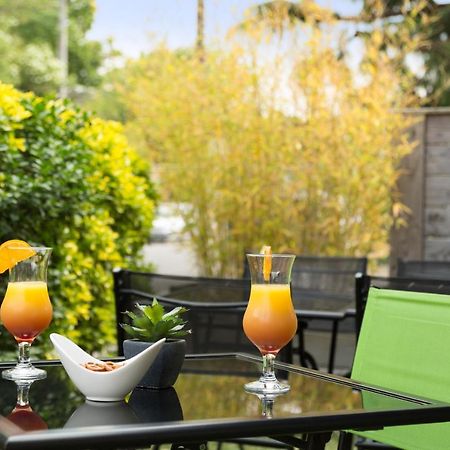The Originals City, Hotel Dau Ly, Lyon Est Bron Esterno foto