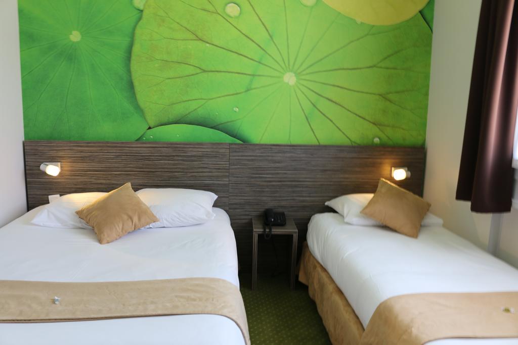 The Originals City, Hotel Dau Ly, Lyon Est Bron Esterno foto
