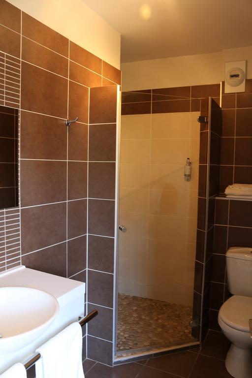 The Originals City, Hotel Dau Ly, Lyon Est Bron Esterno foto
