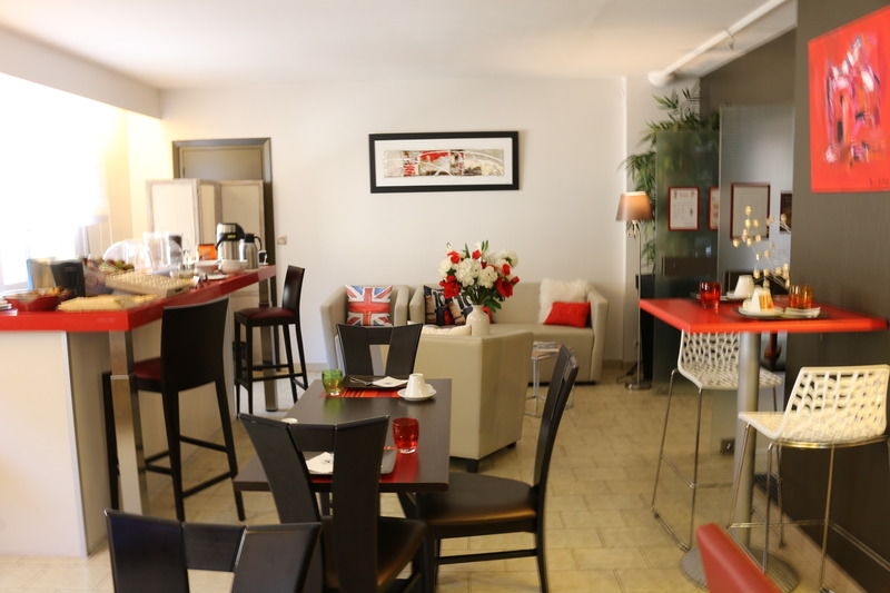 The Originals City, Hotel Dau Ly, Lyon Est Bron Esterno foto