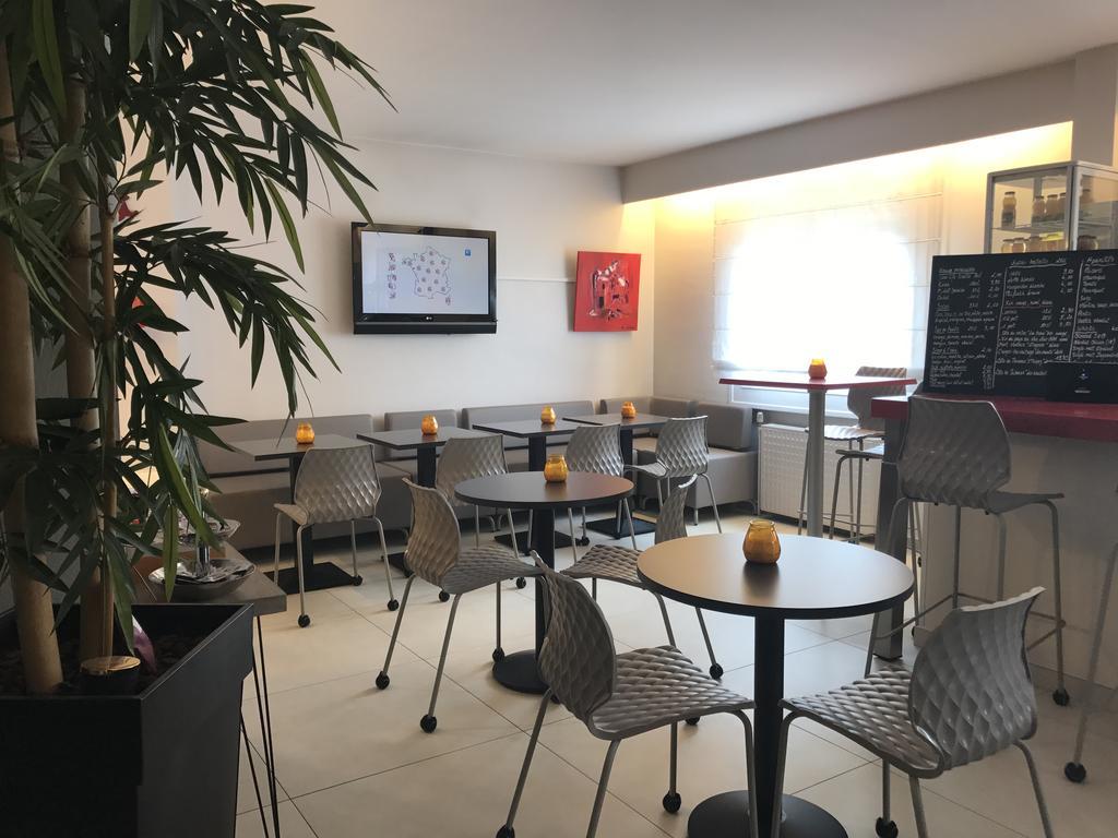 The Originals City, Hotel Dau Ly, Lyon Est Bron Esterno foto