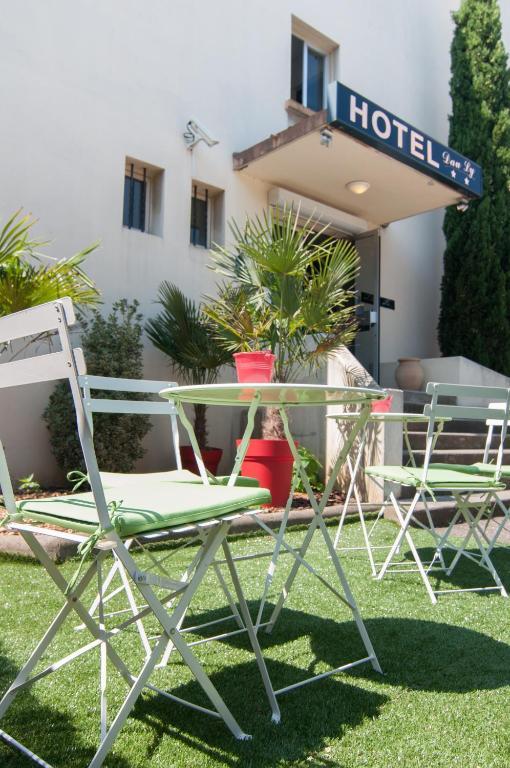 The Originals City, Hotel Dau Ly, Lyon Est Bron Esterno foto