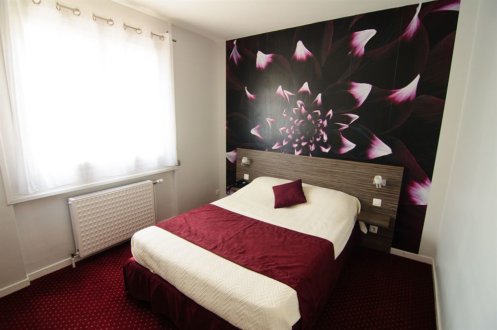 The Originals City, Hotel Dau Ly, Lyon Est Bron Esterno foto