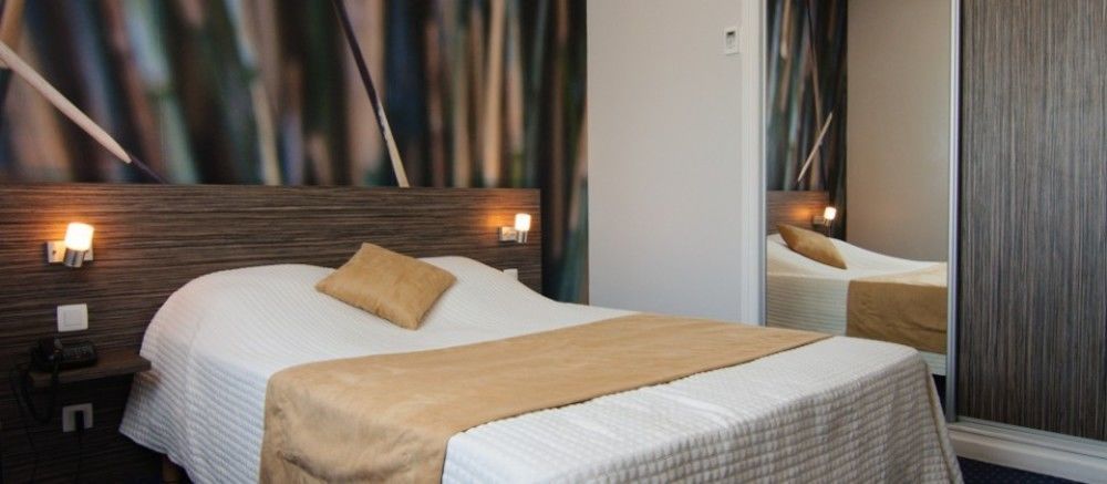 The Originals City, Hotel Dau Ly, Lyon Est Bron Esterno foto