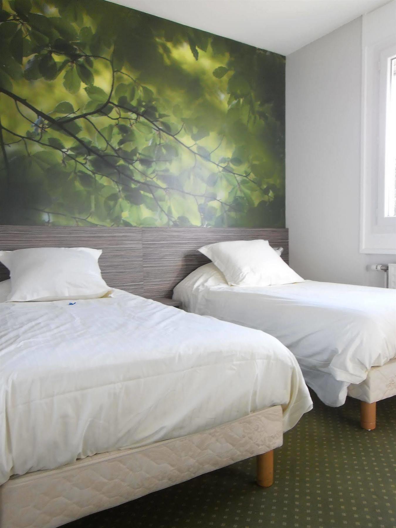 The Originals City, Hotel Dau Ly, Lyon Est Bron Esterno foto