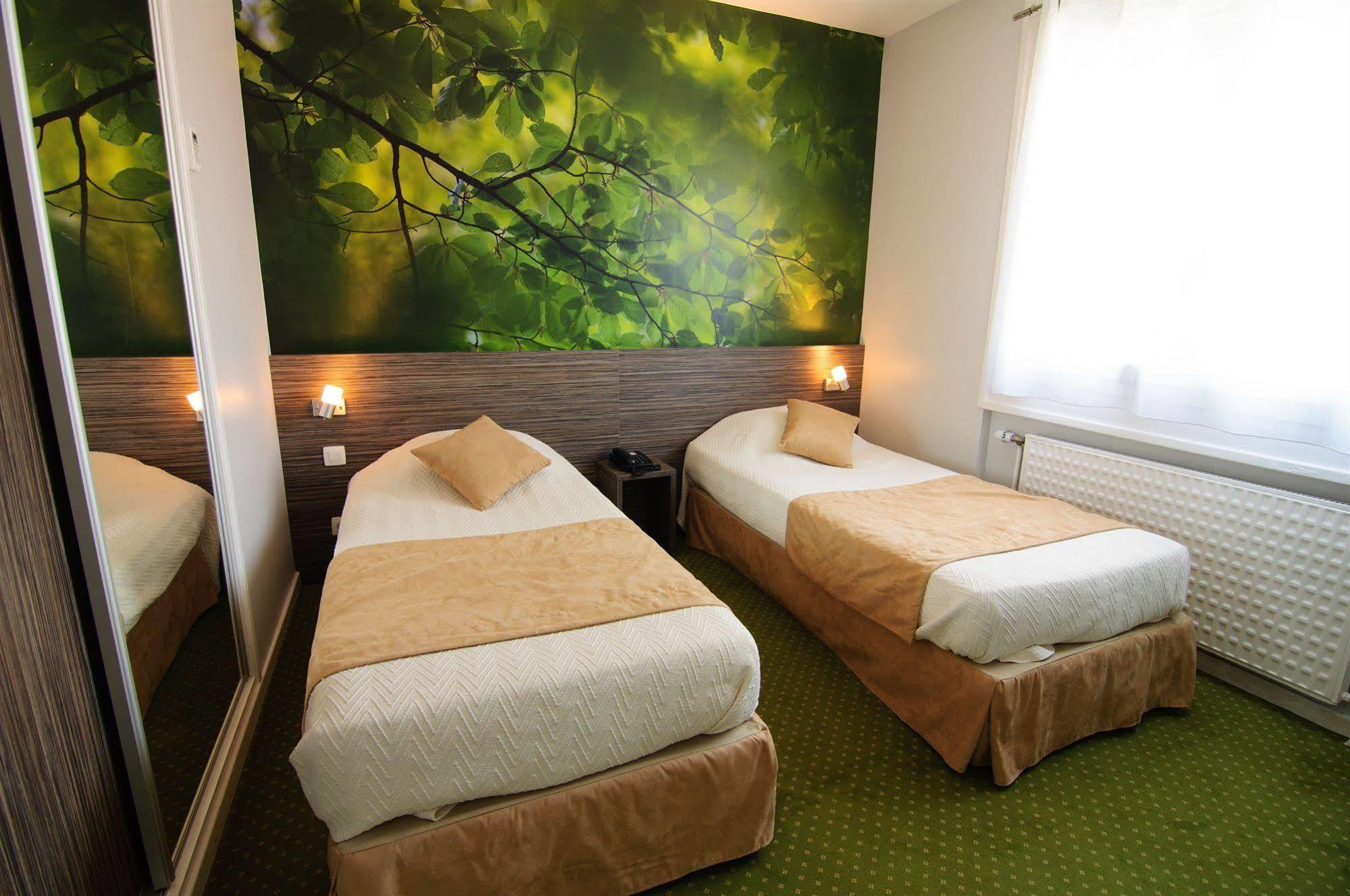 The Originals City, Hotel Dau Ly, Lyon Est Bron Esterno foto