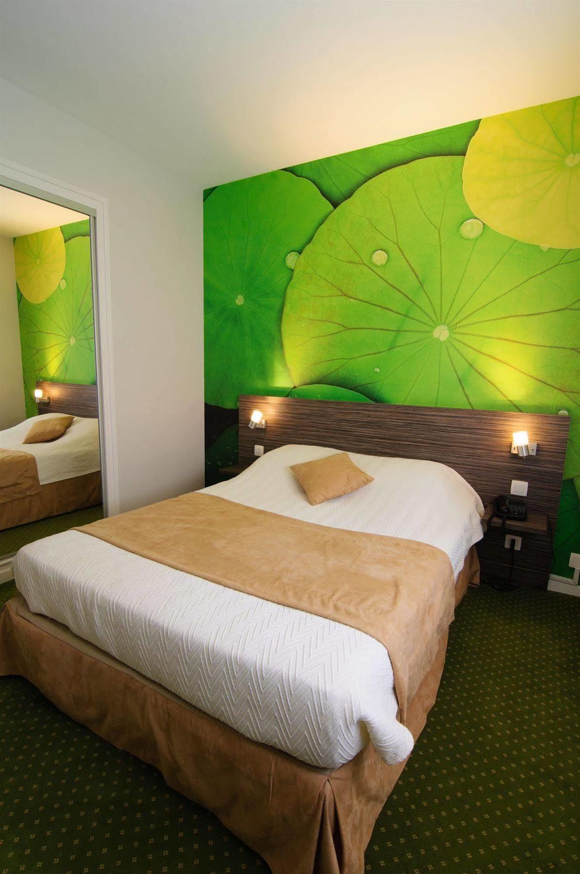 The Originals City, Hotel Dau Ly, Lyon Est Bron Esterno foto